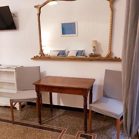 Central Chic Apartment Генуя Экстерьер фото