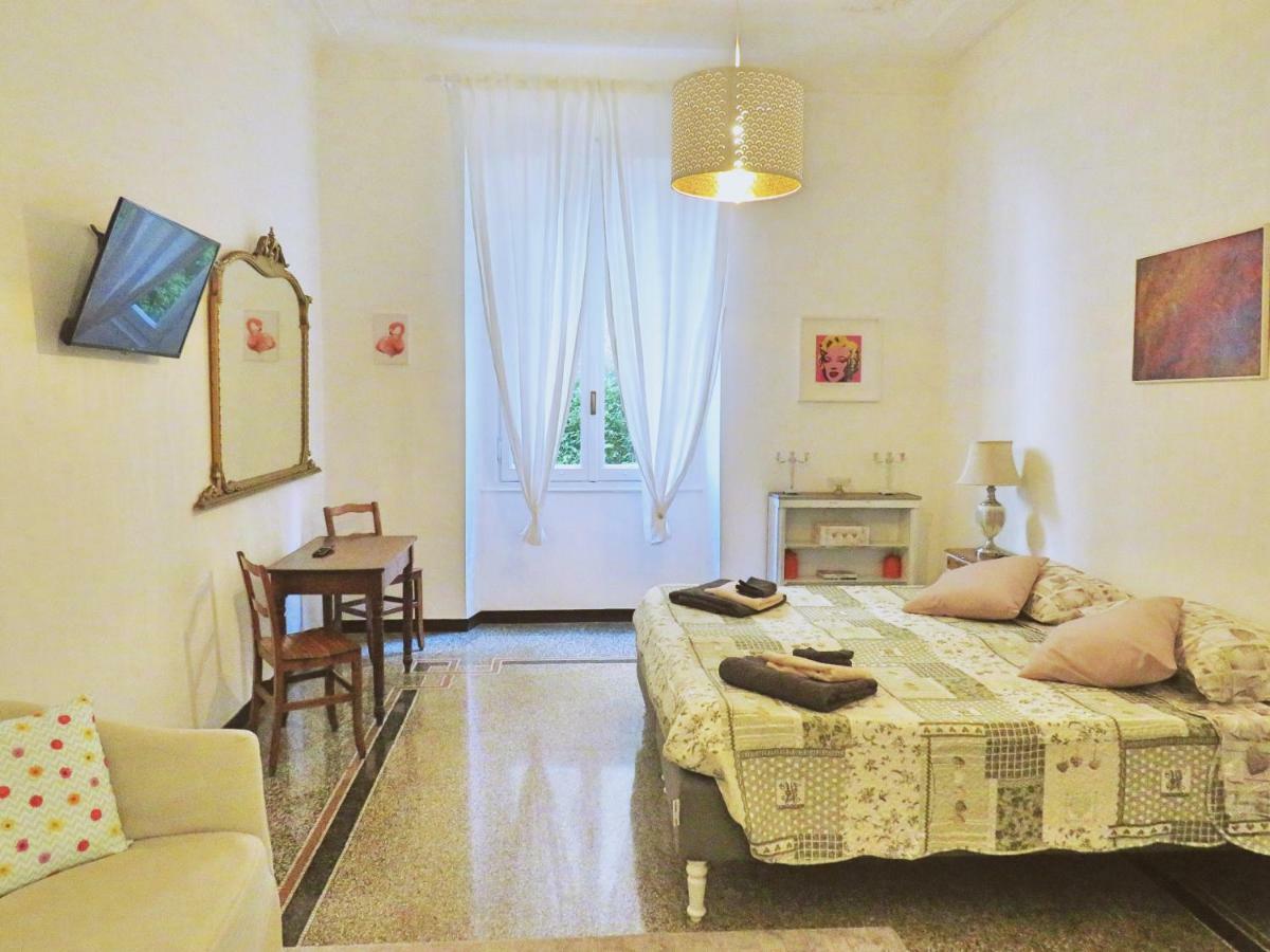 Central Chic Apartment Генуя Экстерьер фото