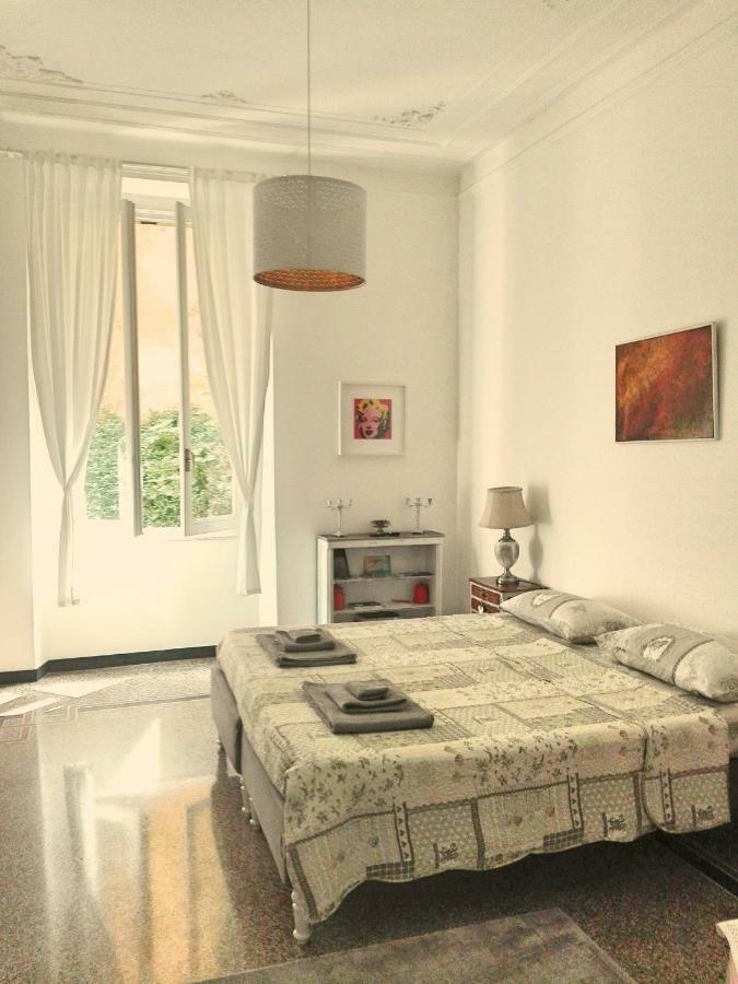 Central Chic Apartment Генуя Экстерьер фото